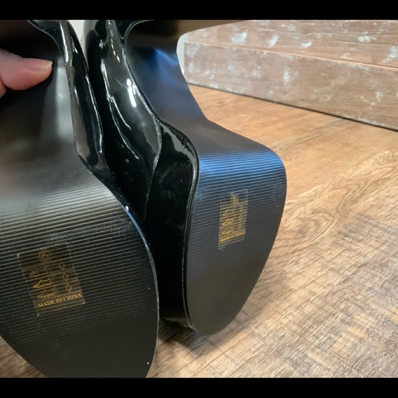 Shoes - Picture 4 of 5